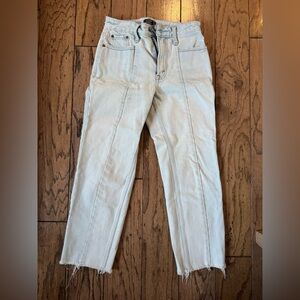 Abercrombie & Fitch Women’s Light Wash Annie High Rise Ankle Straight Jeans. 26